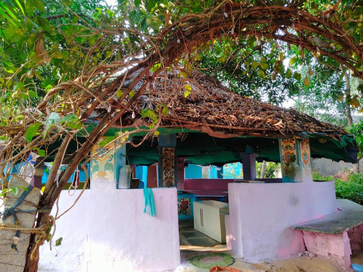 Goldengarden Cottages Hampi Luaran gambar