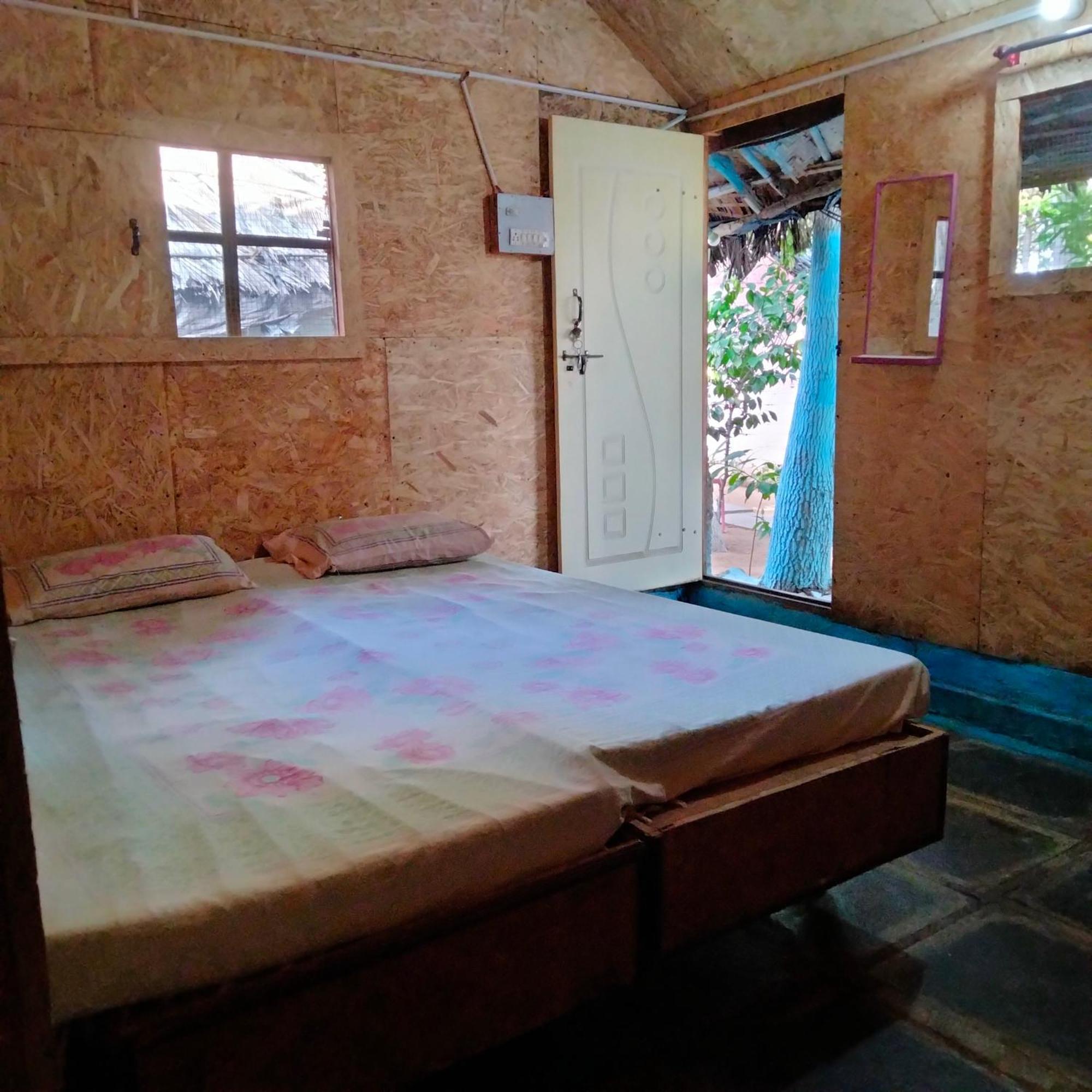 Goldengarden Cottages Hampi Luaran gambar